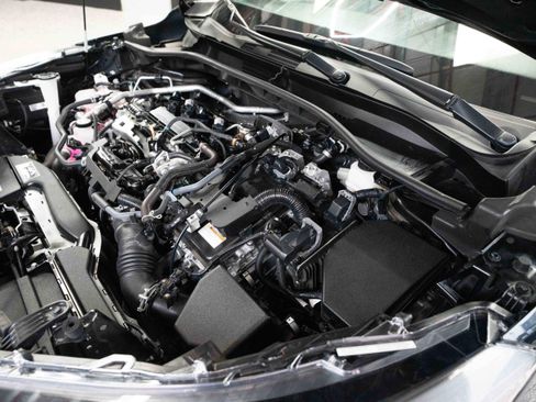 Used 2023 Toyota Corolla Cross SE image 33