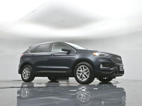 Certified 2024 Ford Edge SEL w/ Convenience Package AWD/4WD image 4