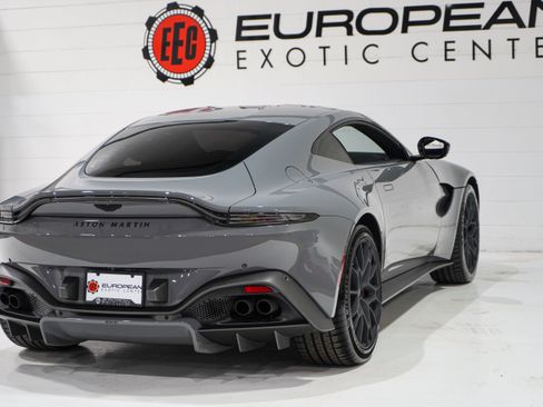 Used 2022 Aston Martin V8 Vantage Coupe RWD image 37