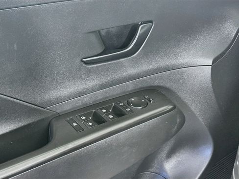 Used 2025 Hyundai Kona SEL FWD image 15