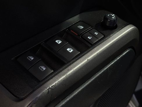 Certified 2020 Toyota Tacoma TRD Off-Road AWD/4WD image 11