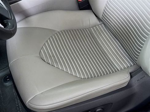 Used 2023 Toyota Camry SE image 19