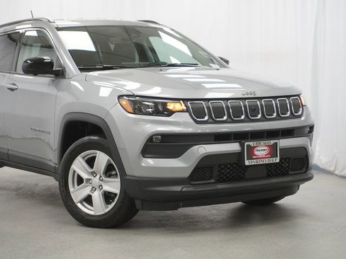 Certified 2022 Jeep Compass Latitude w/ Convenience Group AWD/4WD image 3