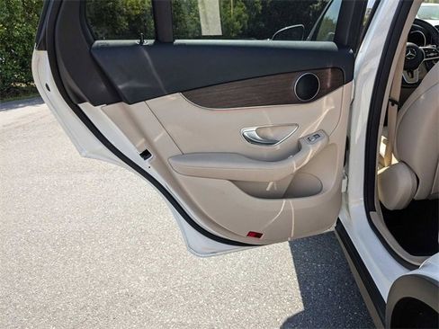 Used 2022 Mercedes-Benz GLC 300 4MATIC image 26