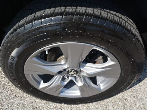 Used 2024 Toyota RAV4 LE AWD/4WD image 21