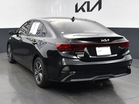 Certified 2022 Kia Forte LXS FWD image 4