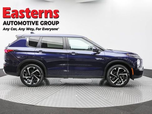 Used 2023 Mitsubishi Outlander SE image 4