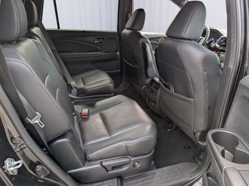 Certified 2022 Honda Pilot Black Edition image 11