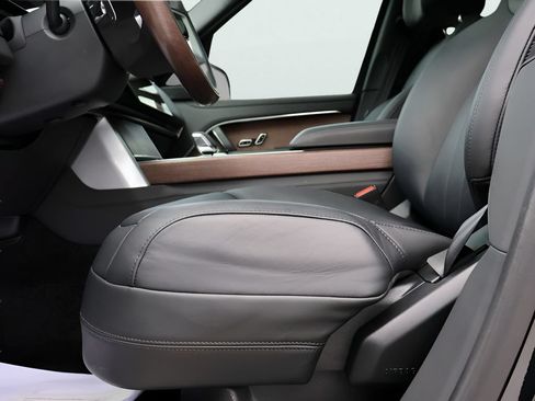 Certified 2025 Land Rover Range Rover Autobiography AWD/4WD image 39