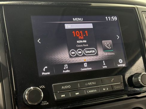 Used 2023 Nissan Titan SV image 3