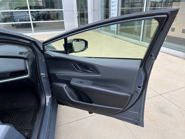 Used 2025 Toyota Prius LE FWD image 36