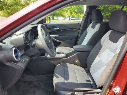 Certified 2024 Chevrolet Trax LS w/ LS Convenience Package FWD image 5