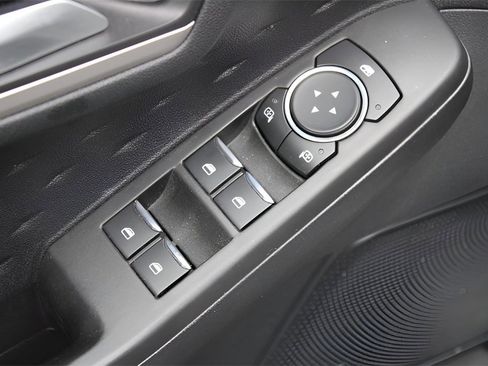 Used 2020 Ford Escape SE image 17