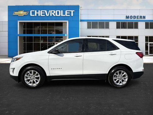 Used 2018 Chevrolet Equinox LS image 2