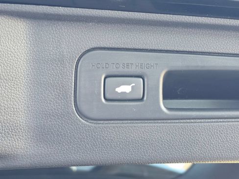 Used 2025 Honda Pilot Black Edition image 17