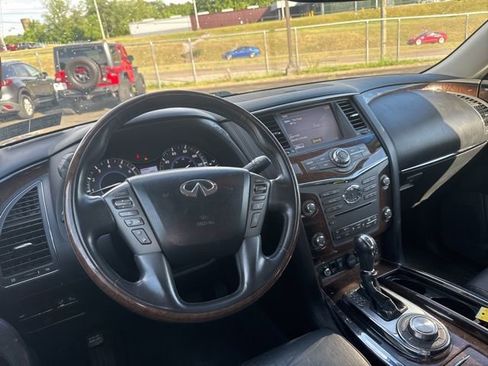 Used 2014 INFINITI QX80 4WD w/ Deluxe Touring Package image 17