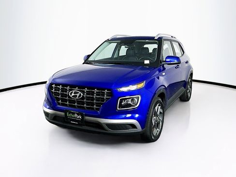 Used 2025 Hyundai Venue Limited image 3