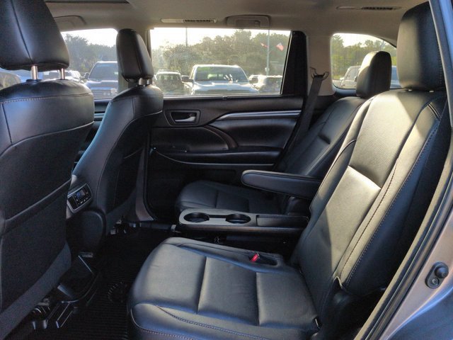 Used 2018 Toyota Highlander Limited FWD image 13
