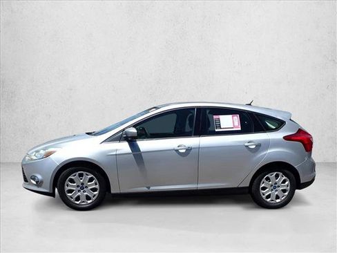 Used 2012 Ford Focus SE FWD image 2