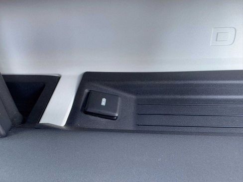 Used 2021 Land Rover Defender 90 image 45