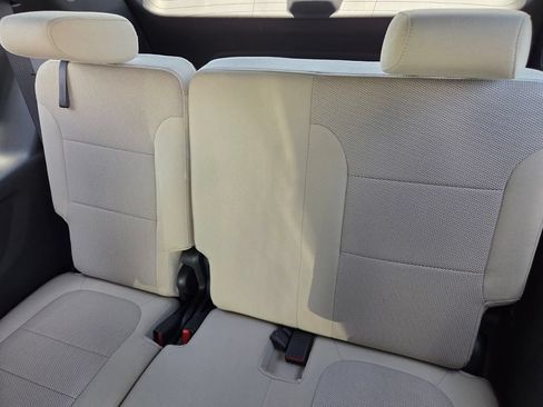 Used 2023 Chevrolet Traverse LT FWD image 8