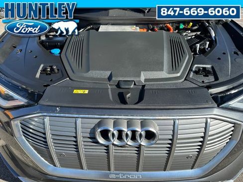 Used 2019 Audi e-tron Prestige w/ Prestige Package image 10