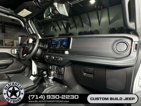 Used 2024 Jeep Wrangler Unlimited Rubicon w/ Convenience Group AWD/4WD image 27