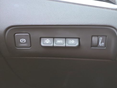 Certified 2023 Buick Enclave Avenir w/ Avenir Technology Package AWD/4WD image 28