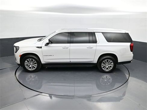 Used 2021 GMC Yukon XL Denali image 21