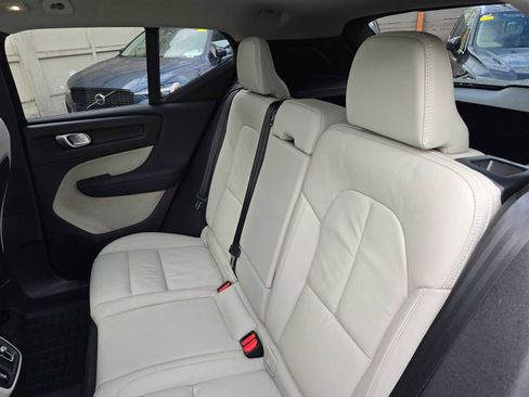 Certified 2024 Volvo XC40 B5 Ultimate w/ Climate Package image 27