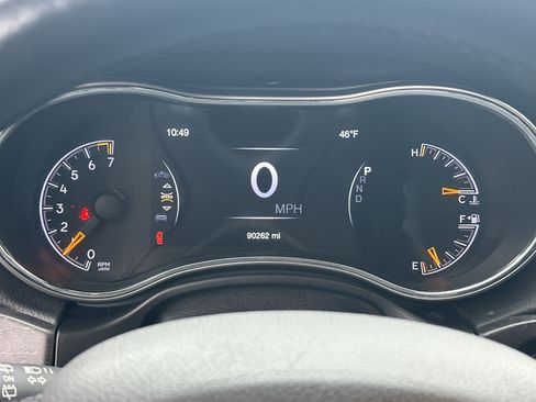 Used 2018 Jeep Grand Cherokee Altitude image 27