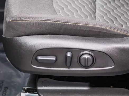 Used 2019 Chevrolet Equinox LT image 23