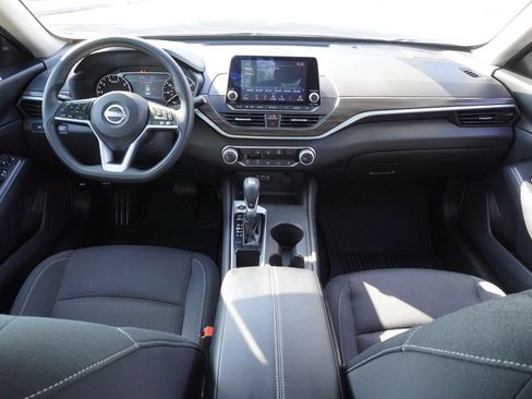 Certified 2025 Nissan Altima 2.5 SV FWD image 11