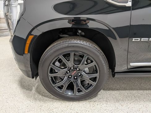 Used 2026 GMC Yukon Denali w/ Sun & Power Step Package AWD/4WD image 9