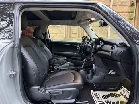 Used 2018 MINI Cooper 2-Door Hardtop image 22