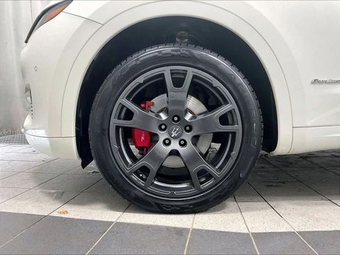 Used 2018 Maserati Levante GranLusso image 7