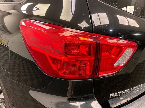 Used 2017 Nissan Pathfinder SL image 26