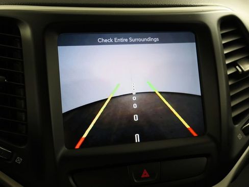 Used 2018 Jeep Cherokee Latitude Plus image 35