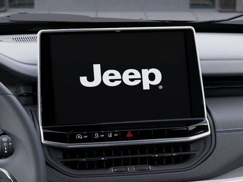 New 2026 Jeep Compass Latitude AWD/4WD image 18