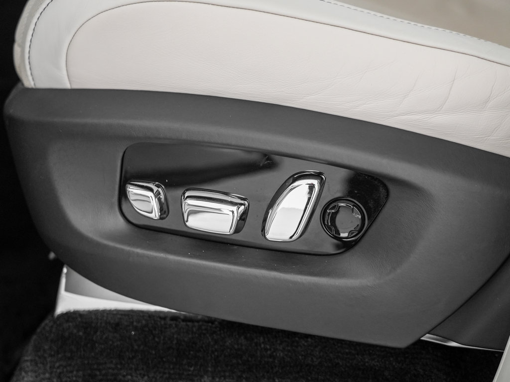Used 2019 Rolls-Royce Cullinan AWD/4WD image 16