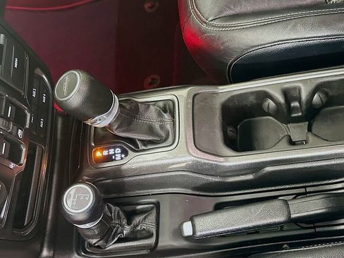 Used 2023 Jeep Gladiator Sport image 17