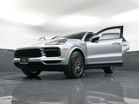 Certified 2021 Porsche Cayenne S image 40
