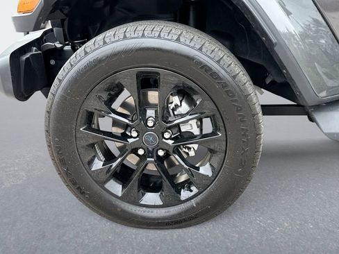 Used 2025 Jeep Wrangler Unlimited Sahara AWD/4WD image 18