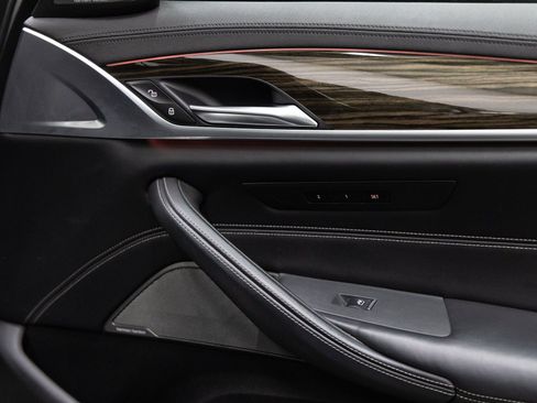 Used 2020 BMW M550i xDrive w/ Dynamic Handling Package image 22