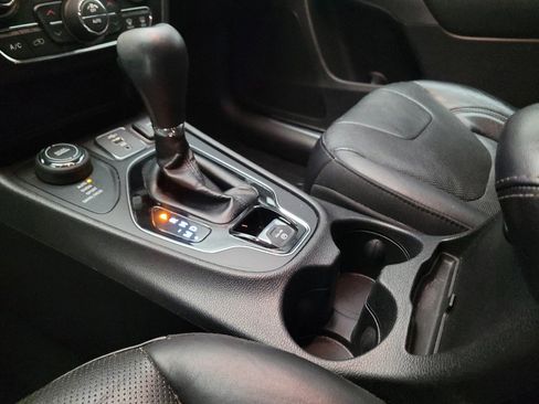 Used 2019 Jeep Cherokee Limited AWD/4WD image 26