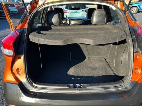 Used 2019 Nissan Kicks SR w/ SR Premium Package FWD image 12