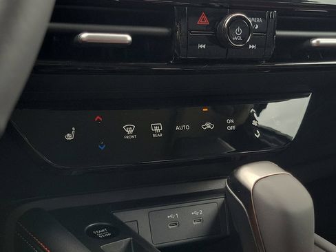 New 2026 Nissan Kicks SR AWD/4WD image 30