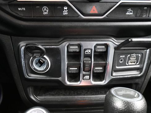 Used 2022 Jeep Wrangler Unlimited Sahara image 23