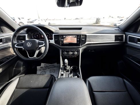 Used 2022 Volkswagen Atlas Cross Sport SE FWD image 17
