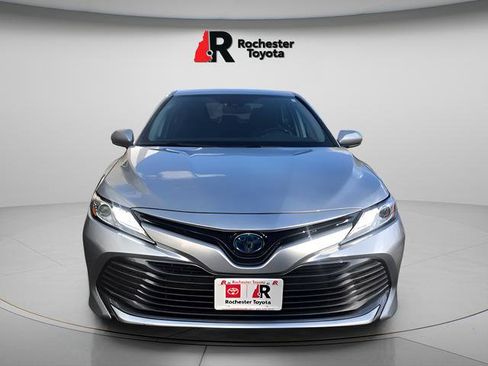Used 2020 Toyota Camry XLE FWD image 2